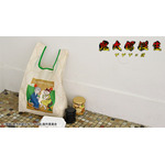 映画『鬼太郎誕生 ゲゲゲの謎』×石黒亜矢子コラボグッズ「エコバッグ（鬼太郎の父と鬼太郎の母）」使用イメージ（C）映画「鬼太郎誕生ゲゲゲの謎」製作委員会