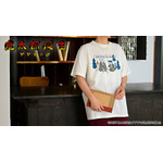 映画『鬼太郎誕生 ゲゲゲの謎』×石黒亜矢子コラボグッズ「クルーネックTシャツ（鬼太郎の父と水木）」使用イメージ（C）映画「鬼太郎誕生ゲゲゲの謎」製作委員会