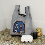 映画『鬼太郎誕生 ゲゲゲの謎』×石黒亜矢子コラボグッズ「エコバッグ（鬼太郎とねこ娘）」使用イメージ（C）映画「鬼太郎誕生ゲゲゲの謎」製作委員会