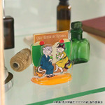 映画『鬼太郎誕生 ゲゲゲの謎』×石黒亜矢子コラボグッズ「アクリルスタンド（鬼太郎の父と鬼太郎の母）」使用イメージ（C）映画「鬼太郎誕生ゲゲゲの謎」製作委員会