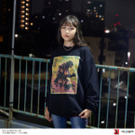 AIR TWOKYO『ゴジラVSデストロイア』グッズコレクション「シーンイラストスウェット 1(呉爾羅)」着用イメージ TM &(C)TOHO CO.,LTD.