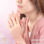 TVアニメ『カードキャプターさくら』モチーフのブライダルリング「桜モチーフリング」使用イメージ（C）CLAMP・ST／講談社・NEP・NHK