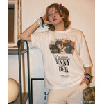 劇場版『チェンソーマン レゼ篇』FREAK'S STOREプリント クルーネックTシャツ「REZE」着用イメージ（C）2025 MAPPA／チェンソーマンプロジェクト（C）藤本タツキ／集英社