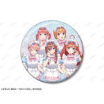 TVスペシャルアニメ『五等分の花嫁*』POP UP STORE in ロフト BOX購入特典「描き下ろし 集合 A メルヘンメイドver. 75mmグリッター缶バッジ イベント限定特典」(C)春場ねぎ・講談社/「五等分の花嫁*」製作委員会
