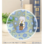 TVアニメ『葬送のフリーレン』フリーレン Botania BIGアクリルキーホルダー　使用イメージ（C）山田鐘人・アベツカサ／小学館／「葬送のフリーレン」製作委員会