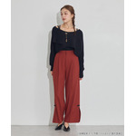 TVアニメ『らんま1/2』× earth music＆ecology Japan Label「チャイナパンツ」ボルドー　着用イメージ（C）高橋留美子・小学館/「らんま1/2」製作委員会