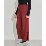 TVアニメ『らんま1/2』× earth music＆ecology Japan Label「チャイナパンツ」ボルドー　着用イメージ（C）高橋留美子・小学館/「らんま1/2」製作委員会