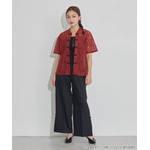 TVアニメ『らんま1/2』× earth music＆ecology Japan Label「チャイナレースシャツ」ボルドー　着用イメージ（C）高橋留美子・小学館/「らんま1/2」製作委員会