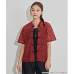 TVアニメ『らんま1/2』× earth music＆ecology Japan Label「チャイナレースシャツ」ボルドー　着用イメージ（C）高橋留美子・小学館/「らんま1/2」製作委員会