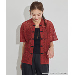 TVアニメ『らんま1/2』× earth music＆ecology Japan Label「チャイナレースシャツ」ボルドー　着用イメージ（C）高橋留美子・小学館/「らんま1/2」製作委員会