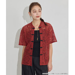 TVアニメ『らんま1/2』× earth music＆ecology Japan Label「チャイナレースシャツ」ボルドー　着用イメージ（C）高橋留美子・小学館/「らんま1/2」製作委員会