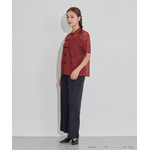 TVアニメ『らんま1/2』× earth music＆ecology Japan Label「チャイナレースシャツ」ボルドー　着用イメージ（C）高橋留美子・小学館/「らんま1/2」製作委員会