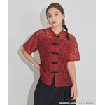 TVアニメ『らんま1/2』× earth music＆ecology Japan Label「チャイナレースシャツ」ボルドー　着用イメージ（C）高橋留美子・小学館/「らんま1/2」製作委員会