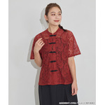 TVアニメ『らんま1/2』× earth music＆ecology Japan Label「チャイナレースシャツ」ボルドー　着用イメージ（C）高橋留美子・小学館/「らんま1/2」製作委員会