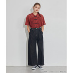 TVアニメ『らんま1/2』× earth music＆ecology Japan Label「チャイナレースシャツ」ボルドー　着用イメージ（C）高橋留美子・小学館/「らんま1/2」製作委員会