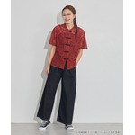 TVアニメ『らんま1/2』× earth music＆ecology Japan Label「チャイナレースシャツ」ボルドー　着用イメージ（C）高橋留美子・小学館/「らんま1/2」製作委員会