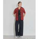 TVアニメ『らんま1/2』× earth music＆ecology Japan Label「チャイナレースシャツ」ボルドー　着用イメージ（C）高橋留美子・小学館/「らんま1/2」製作委員会