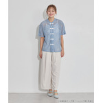 TVアニメ『らんま1/2』× earth music＆ecology Japan Label「チャイナレースシャツ」ライトブルー　着用イメージ（C）高橋留美子・小学館/「らんま1/2」製作委員会