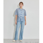 TVアニメ『らんま1/2』× earth music＆ecology Japan Label「チャイナレースシャツ」ライトブルー　着用イメージ（C）高橋留美子・小学館/「らんま1/2」製作委員会