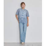 TVアニメ『らんま1/2』× earth music＆ecology Japan Label「チャイナレースシャツ」ライトブルー　着用イメージ（C）高橋留美子・小学館/「らんま1/2」製作委員会