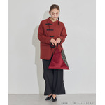 TVアニメ『らんま1/2』× earth music＆ecology Japan Label「チャイナトートバッグ」ボルドー　使用イメージ（C）高橋留美子・小学館/「らんま1/2」製作委員会