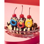 エルモたちと特大ピザ＆ドーナツで賑やかクリスマス☆ ホリデーカフェメニュー第2弾 画像