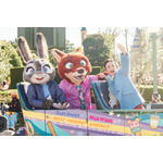 上戸彩が「ズートピア」ジュディ＆ニックとサプライズ登場！東京ディズニーランドでスペシャルグリーティング開催 画像