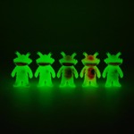 ちびカネゴン (蓄光ゴールド) (蓄光イエロー) (蓄光グリーン) (蓄光ブルー) (蓄光ピンク)/ 各1.980円(税込)