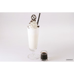 コラボドリンク（全 3 種類）990 円（税込）※画像はイメージです。実際の商品と異なる場合がございます。