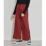 TVアニメ『らんま1/2』× earth music＆ecology Japan Label「チャイナパンツ」ボルドー　着用イメージ（C）高橋留美子・小学館/「らんま1/2」製作委員会