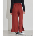 TVアニメ『らんま1/2』× earth music＆ecology Japan Label「チャイナパンツ」ボルドー　着用イメージ（C）高橋留美子・小学館/「らんま1/2」製作委員会