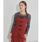 TVアニメ『らんま1/2』× earth music＆ecology Japan Label「チャイナビスチェ」ボルドー　着用イメージ（C）高橋留美子・小学館/「らんま1/2」製作委員会