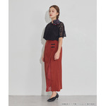 TVアニメ『らんま1/2』× earth music＆ecology Japan Label「チャイナスカート」ボルドー　着用イメージ（C）高橋留美子・小学館/「らんま1/2」製作委員会