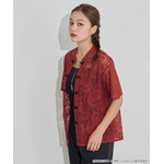 TVアニメ『らんま1/2』× earth music＆ecology Japan Label「チャイナレースシャツ」ボルドー　着用イメージ（C）高橋留美子・小学館/「らんま1/2」製作委員会