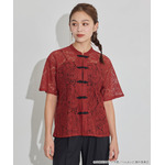 TVアニメ『らんま1/2』× earth music＆ecology Japan Label「チャイナレースシャツ」ボルドー　着用イメージ（C）高橋留美子・小学館/「らんま1/2」製作委員会