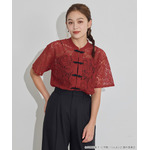 TVアニメ『らんま1/2』× earth music＆ecology Japan Label「チャイナレースシャツ」ボルドー　着用イメージ（C）高橋留美子・小学館/「らんま1/2」製作委員会