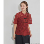 TVアニメ『らんま1/2』× earth music＆ecology Japan Label「チャイナレースシャツ」ボルドー　着用イメージ（C）高橋留美子・小学館/「らんま1/2」製作委員会