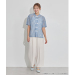 TVアニメ『らんま1/2』× earth music＆ecology Japan Label「チャイナレースシャツ」ライトブルー　着用イメージ（C）高橋留美子・小学館/「らんま1/2」製作委員会