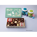 「ムーミン×メリーチョコレート」左)ムーミンたちと穏やかな森(アソートチョコレート)(19個入り)2,592円、右)ムーミン谷の朝と夜(2種のチョコレート)(各4個入り)1,998円 ◎11階 ベビー・こども服売場 コトコトステージ112