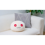 『魔法少女まどか☆マギカ』ローソンキャンペーン「ひざ掛け付きキュゥべえまんクッション」使用イメージ