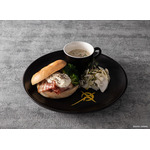 「機動戦士ガンダム 閃光のハサウェイ キルケーの魔女 カフェ」ハサウェイの冷蔵庫サンドウィッチ