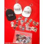 帽子キーホルダー、フレークステッカー／各390円（税込429円）