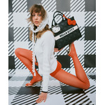 HELLO KITTY×VIS「リボンチャームトートバッグ」使用イメージ