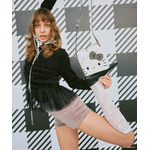 HELLO KITTY×VIS「ダブルフェイスハートカットミニショルダーバッグ」使用イメージ