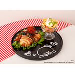 TREASURE×HAPIDANBUI CAFE「JUNKYU×タキシードサムの焼肉チュモッパ＆アップルパイグラスプレート」
