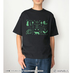 TVアニメ『薬屋のひとりごと』モチーフ柄 BIGシルエットTシャツ（着用イメージ）