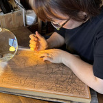 【当商品制作に携わった職人紹介】江戸木版画 彫師：菅香世子