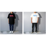 Tシャツ着用例(左:錦木千束、右:井ノ上たきな)