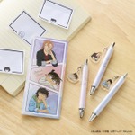 『名探偵コナン』付箋セット 990円（税込）／アクリルチャーム付きボールペンセット 1,650円（税込）