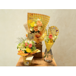 「ポムポムプリン×HIBIYA KADAN」パピエブーケ（右）、シュシュフルール（左下）、ブーケ（中央）